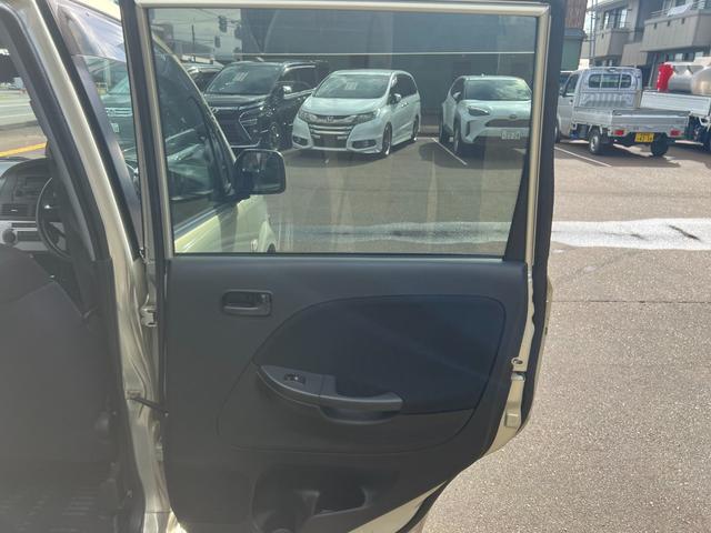 後席のドア部分にはドリンクホルダーがあります！