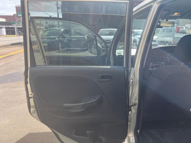 助手席側後ろのドア内装も比較的きれいです！