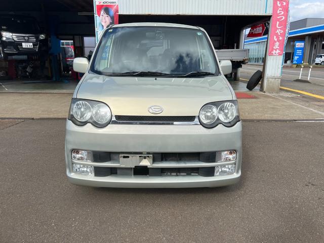 正面写真です。年式もありフロントバンパーは少し色あせています。ミガキ作業も承ります！