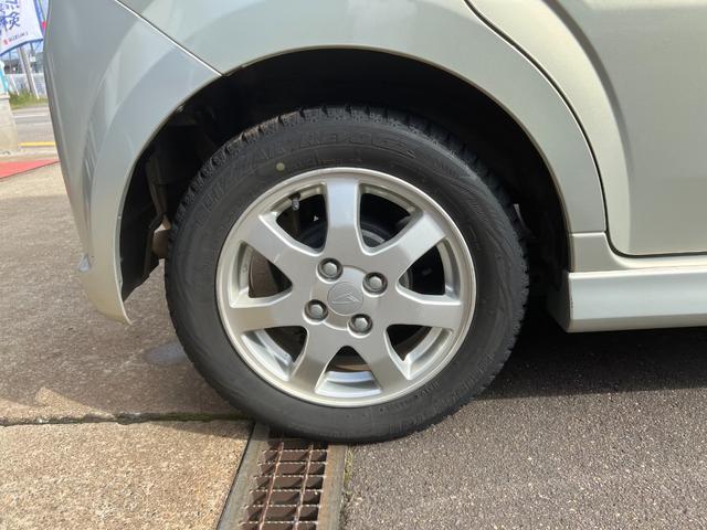 運転席後ろホイールタイヤです。