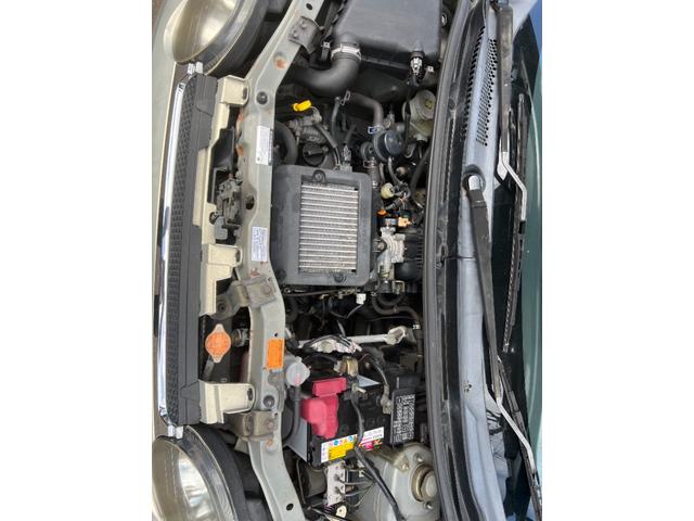 横写真になってしまい申し訳ございません。エンジンルームは比較的錆少ないです。