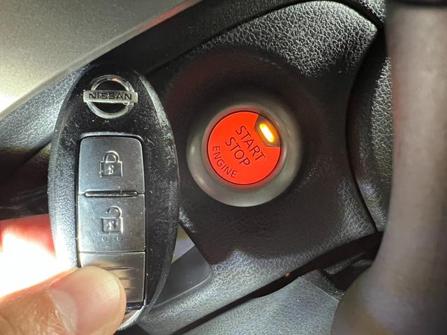 ノート 　プッシュスタート　スマートキー　電動格納ミラー　エアコン　純正オーディオ　冬タイヤアルミホイールセット車載　パワーステアリング　パワーウィンドウ（5枚目）