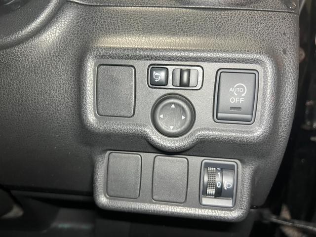 ノート 　プッシュスタート　スマートキー　電動格納ミラー　エアコン　純正オーディオ　冬タイヤアルミホイールセット車載　パワーステアリング　パワーウィンドウ（9枚目）