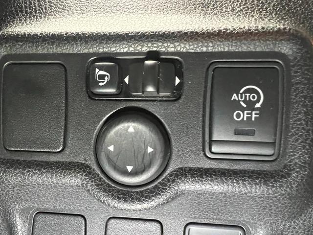 ノート 　プッシュスタート　スマートキー　電動格納ミラー　エアコン　純正オーディオ　冬タイヤアルミホイールセット車載　パワーステアリング　パワーウィンドウ（10枚目）