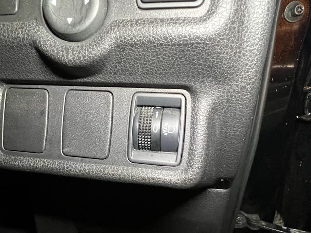 ノート 　プッシュスタート　スマートキー　電動格納ミラー　エアコン　純正オーディオ　冬タイヤアルミホイールセット車載　パワーステアリング　パワーウィンドウ（11枚目）