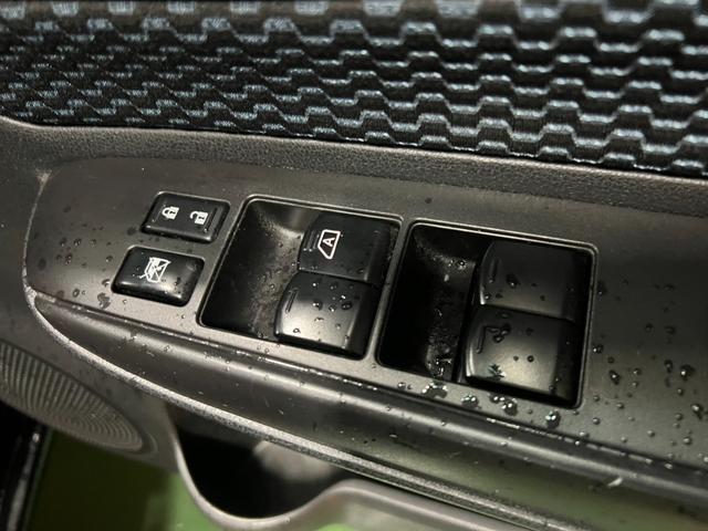 ノート 　プッシュスタート　スマートキー　電動格納ミラー　エアコン　純正オーディオ　冬タイヤアルミホイールセット車載　パワーステアリング　パワーウィンドウ（12枚目）