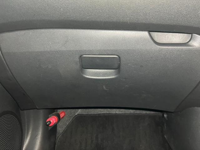 ノート 　プッシュスタート　スマートキー　電動格納ミラー　エアコン　純正オーディオ　冬タイヤアルミホイールセット車載　パワーステアリング　パワーウィンドウ（17枚目）