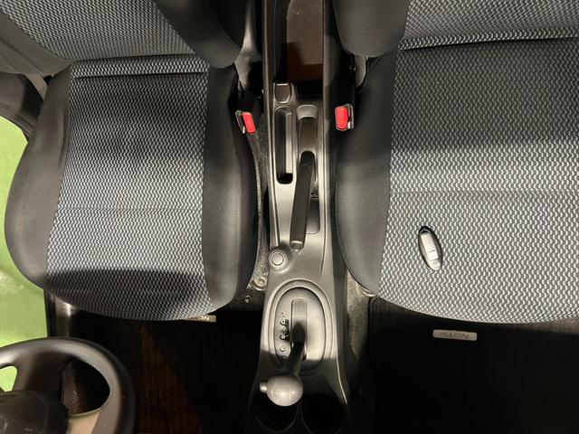 ノート 　プッシュスタート　スマートキー　電動格納ミラー　エアコン　純正オーディオ　冬タイヤアルミホイールセット車載　パワーステアリング　パワーウィンドウ（25枚目）