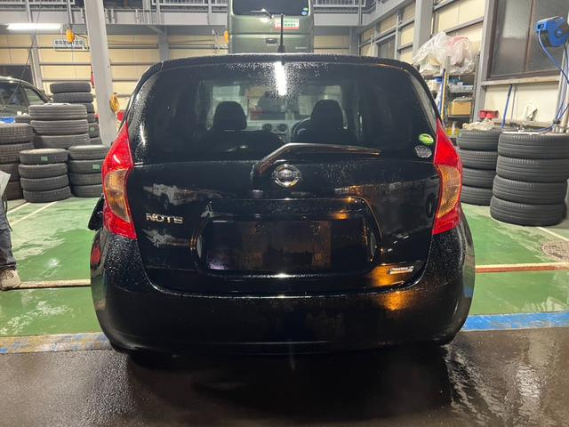 ノート 　プッシュスタート　スマートキー　電動格納ミラー　エアコン　純正オーディオ　冬タイヤアルミホイールセット車載　パワーステアリング　パワーウィンドウ（33枚目）