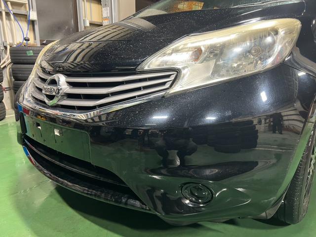 ノート 　プッシュスタート　スマートキー　電動格納ミラー　エアコン　純正オーディオ　冬タイヤアルミホイールセット車載　パワーステアリング　パワーウィンドウ（36枚目）