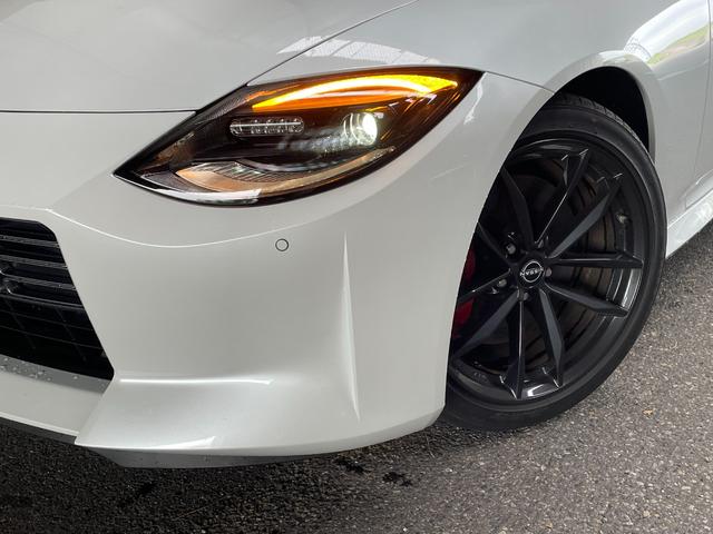 フェアレディＺ バージョンＳＴ　６速マニュアル　ＢＯＳＥプレミアムサウンド　９インチコネクトナビ　フルセグＴＶ　Ｂカメラ　純正ドライブレコーダー　ＥＴＣ　ハーフレザーパワーシート　シートヒーター　ＬＥＤヘッドライト　１９インチアルミ（12枚目）