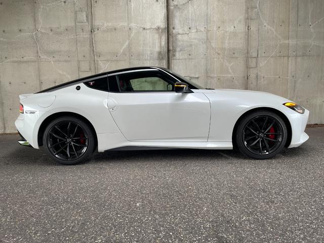 フェアレディＺ バージョンＳＴ　６速マニュアル　ＢＯＳＥプレミアムサウンド　９インチコネクトナビ　フルセグＴＶ　Ｂカメラ　純正ドライブレコーダー　ＥＴＣ　ハーフレザーパワーシート　シートヒーター　ＬＥＤヘッドライト　１９インチアルミ（18枚目）