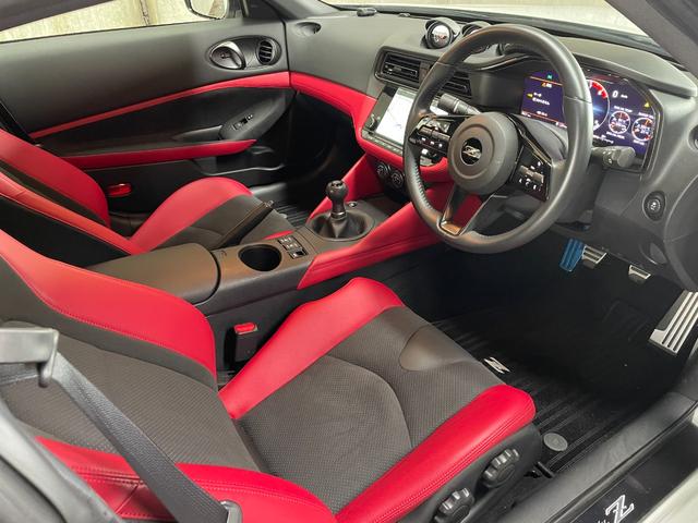 フェアレディＺ バージョンＳＴ　６速マニュアル　ＢＯＳＥプレミアムサウンド　９インチコネクトナビ　フルセグＴＶ　Ｂカメラ　純正ドライブレコーダー　ＥＴＣ　ハーフレザーパワーシート　シートヒーター　ＬＥＤヘッドライト　１９インチアルミ（26枚目）