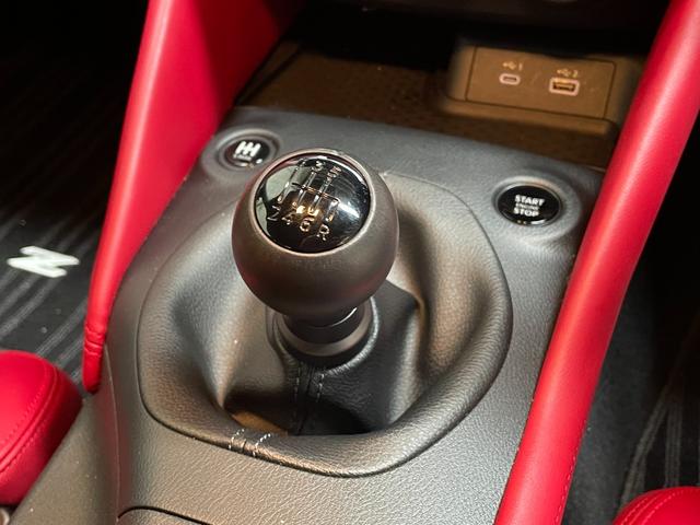 フェアレディＺ バージョンＳＴ　６速マニュアル　ＢＯＳＥプレミアムサウンド　９インチコネクトナビ　フルセグＴＶ　Ｂカメラ　純正ドライブレコーダー　ＥＴＣ　ハーフレザーパワーシート　シートヒーター　ＬＥＤヘッドライト　１９インチアルミ（36枚目）