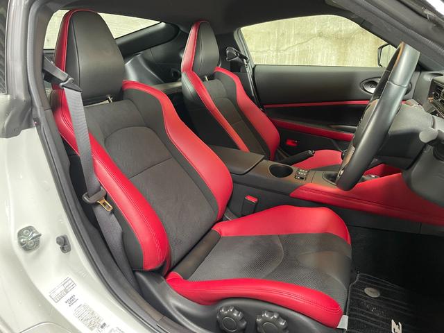 フェアレディＺ バージョンＳＴ　６速マニュアル　ＢＯＳＥプレミアムサウンド　９インチコネクトナビ　フルセグＴＶ　Ｂカメラ　純正ドライブレコーダー　ＥＴＣ　ハーフレザーパワーシート　シートヒーター　ＬＥＤヘッドライト　１９インチアルミ（40枚目）