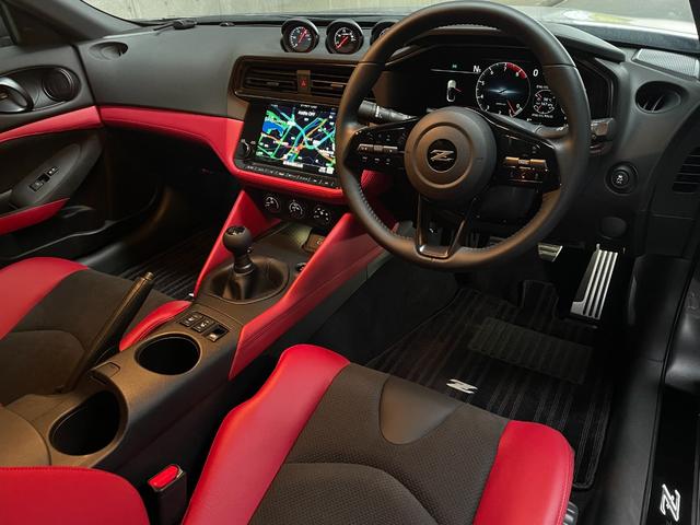 フェアレディZ バージョンST 6速マニュアル NISMOマフラー BOSEプレミアムサウンド 9インナビ フルセグTV バックカメラ ドラレコ ETC ハーフレザーパワーシート シートヒーター LEDヘッドライト 19インチ(5枚目)