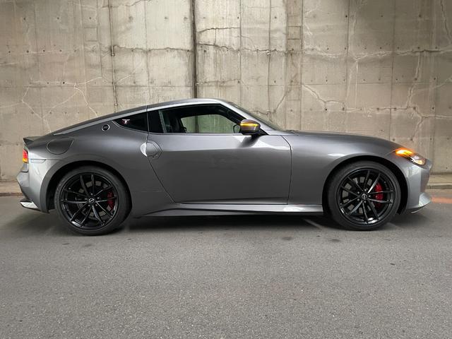 フェアレディZ バージョンST 6速マニュアル NISMOマフラー BOSEプレミアムサウンド 9インナビ フルセグTV バックカメラ ドラレコ ETC ハーフレザーパワーシート シートヒーター LEDヘッドライト 19インチ(21枚目)