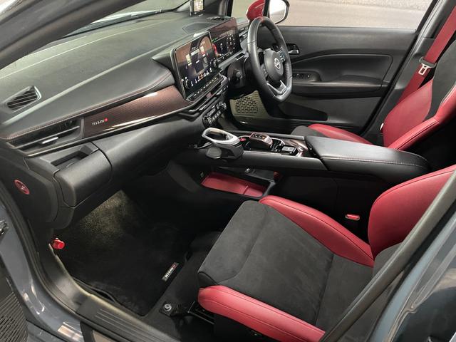 オーラ ニスモ チューンドe-パワー4WD レカロシート NISMOスポーツリセッティング プロパイロット アラウンドビューモニター ワンオーナー 4WD 禁煙車 ドラレコ純正ナビ フルセグTV 純正17インチAW  シートヒーター LED(45枚目)