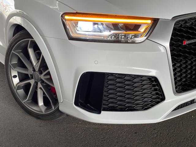 RS Q3 ベースグレード 20インチアルミ レッドキャリパー ダウンサス ローダウン HIDヘッドライト ブラックレザーパワーシート シートヒーター メーカナビフルセグTV バックカメラ ETC(19枚目)