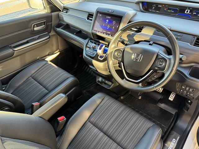 フリードハイブリッド ハイブリッド・EX ワンオーナー 両側パワスラ 純正15インチAW 純正ナビ フルセグTV バックカメラ 前後ドラレコ ETC スマートキープッシュスタート LEDヘッドライト ハーフレザーシート 禁煙車 ユーザー買取車(4枚目)