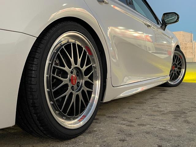 カムリ WSレザーパッケージ サンルーフ BBS19インチ ブリッツ車高調 ヘッドアップディスプレイ レザーパワーシート シートヒーター LEDヘッドライト LEDフォグライト スマートキープッシュスタート SDナビ・フルセグTV(25枚目)