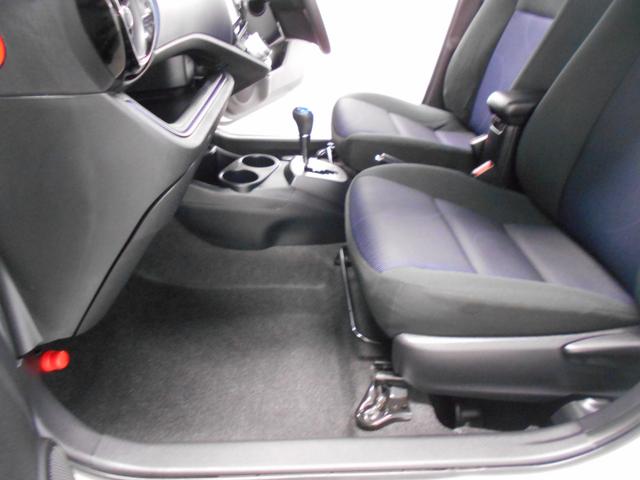 S 関東車 禁煙車 1オーナー プッシュスタート スマートキー2個 オートライト オートエアコン SDナビ TV CD DVD Bluetooth AUX(8枚目)