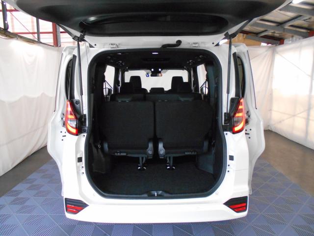 ノア Ｓ－Ｇ　両側パワースライド　ＬＥＤライト　クルーズコントロール　リヤエアコン　１０．５インチコネクティッドナビ　バックカメラ　ＥＴＣ２．０　ドラレコ　スマートキー２個（13枚目）