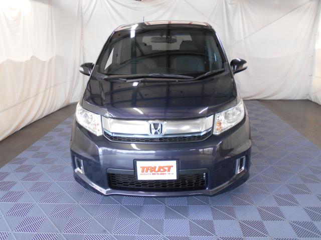 フリードスパイクハイブリッド ハイブリッド　ＨＩＤヘッドライト　シートカバー　両側手動スライドドア　社外ナビ　フルセグＴＶ　バックカメラ　ＥＴＣ　３６０°ドラレコ（3枚目）