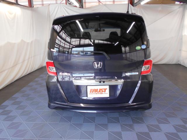 フリードスパイクハイブリッド ハイブリッド　ＨＩＤヘッドライト　シートカバー　両側手動スライドドア　社外ナビ　フルセグＴＶ　バックカメラ　ＥＴＣ　３６０°ドラレコ（6枚目）