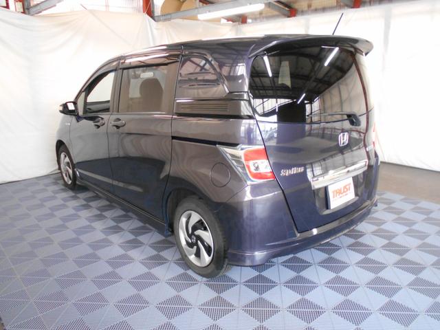 フリードスパイクハイブリッド ハイブリッド　ＨＩＤヘッドライト　シートカバー　両側手動スライドドア　社外ナビ　フルセグＴＶ　バックカメラ　ＥＴＣ　３６０°ドラレコ（7枚目）