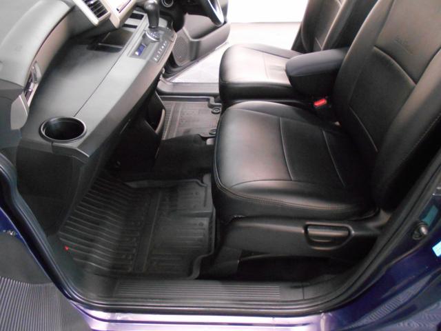 フリードスパイクハイブリッド ハイブリッド　ＨＩＤヘッドライト　シートカバー　両側手動スライドドア　社外ナビ　フルセグＴＶ　バックカメラ　ＥＴＣ　３６０°ドラレコ（8枚目）