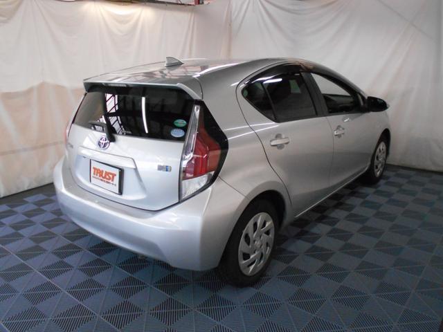 アクア S プッシュスタート スマートキー2個 フォグランプ ナビ フルセグTV BTオーディオ バックカメラ ETC(5枚目)