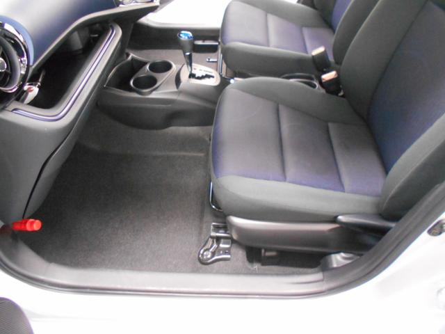 アクア S プッシュスタート スマートキー2個 フォグランプ ナビ フルセグTV BTオーディオ バックカメラ ETC(8枚目)