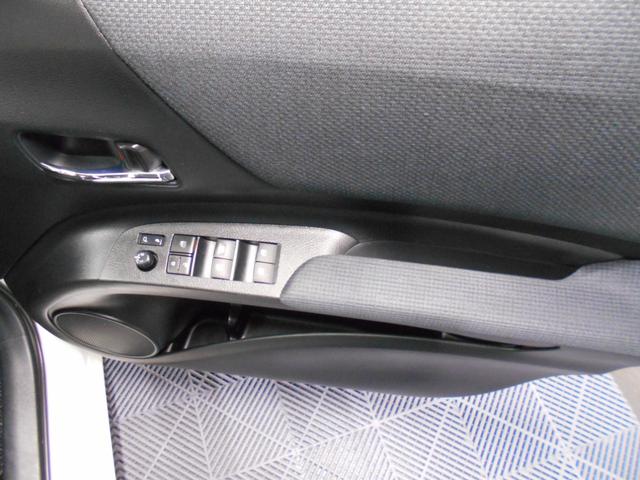 シエンタ G フリップダウンモニター 前後ドラレコ 両側パワースライド LEDライト フォグランプ ナビ TV BTオーディオ バックカメラ ETC スマートキー2個(32枚目)