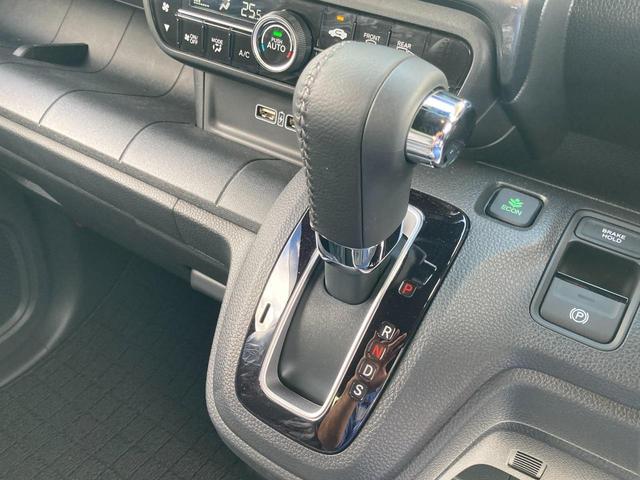 シフトレバー。ぜひ一度お客様の目で確認してください。