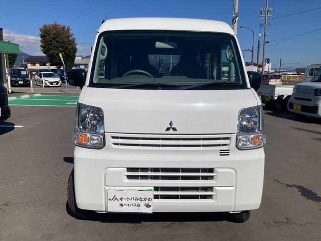 ミニキャブバン M 4WD 4AT 両側スライドドア アイドリングストップ オートライト ABS ESC エアコン パワーステアリング 運転席エアバッグ 助手席エアバッグ FM/AMラジオ フロアマット バイザー 記録簿(2枚目)