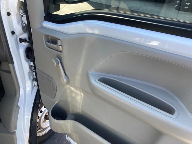 ミニキャブバン M 4WD 4AT 両側スライドドア アイドリングストップ オートライト ABS ESC エアコン パワーステアリング 運転席エアバッグ 助手席エアバッグ FM/AMラジオ フロアマット バイザー 記録簿(11枚目)