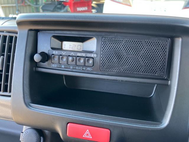 ミニキャブバン M 4WD 4AT 両側スライドドア アイドリングストップ オートライト ABS ESC エアコン パワーステアリング 運転席エアバッグ 助手席エアバッグ FM/AMラジオ フロアマット バイザー 記録簿(28枚目)