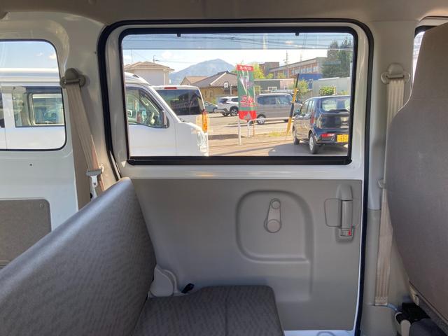 ミニキャブバン M 4WD 4AT 両側スライドドア アイドリングストップ オートライト ABS ESC エアコン パワーステアリング 運転席エアバッグ 助手席エアバッグ FM/AMラジオ フロアマット バイザー 記録簿(32枚目)