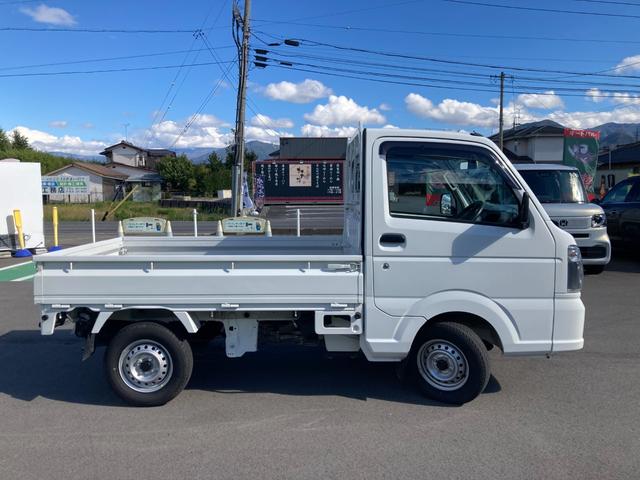 NT100クリッパートラック DX 4WD 5MT フロントドライブレコーダー エアコン パワーステアリング 運転席エアバッグ 助手席エアバッグ 記録簿 3枚リーフスプリング 取扱説明書 メンテナンスノート テールゲートチェーン 荷台マット(4枚目)