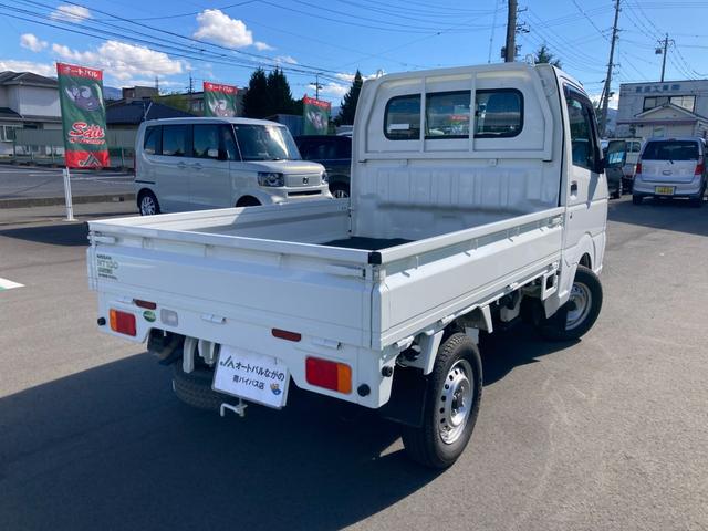 NT100クリッパートラック DX 4WD 5MT フロントドライブレコーダー エアコン パワーステアリング 運転席エアバッグ 助手席エアバッグ 記録簿 3枚リーフスプリング 取扱説明書 メンテナンスノート テールゲートチェーン 荷台マット(5枚目)