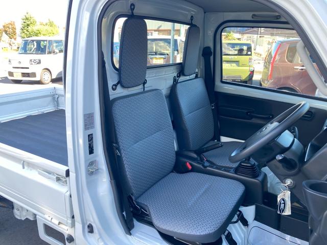 NT100クリッパートラック DX 4WD 5MT フロントドライブレコーダー エアコン パワーステアリング 運転席エアバッグ 助手席エアバッグ 記録簿 3枚リーフスプリング 取扱説明書 メンテナンスノート テールゲートチェーン 荷台マット(12枚目)