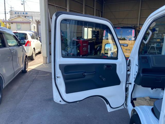 NT100クリッパートラック DX 4WD 5MT フロントドライブレコーダー エアコン パワーステアリング 運転席エアバッグ 助手席エアバッグ 記録簿 3枚リーフスプリング 取扱説明書 メンテナンスノート テールゲートチェーン 荷台マット(14枚目)