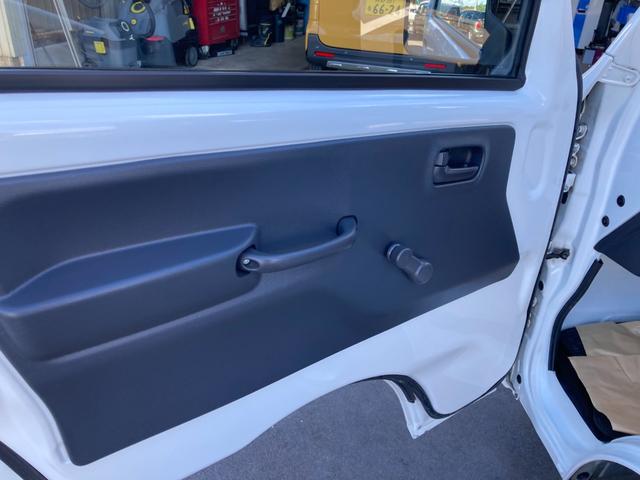 NT100クリッパートラック DX 4WD 5MT フロントドライブレコーダー エアコン パワーステアリング 運転席エアバッグ 助手席エアバッグ 記録簿 3枚リーフスプリング 取扱説明書 メンテナンスノート テールゲートチェーン 荷台マット(15枚目)