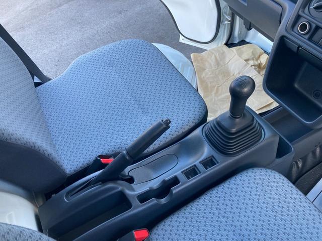 NT100クリッパートラック DX 4WD 5MT フロントドライブレコーダー エアコン パワーステアリング 運転席エアバッグ 助手席エアバッグ 記録簿 3枚リーフスプリング 取扱説明書 メンテナンスノート テールゲートチェーン 荷台マット(22枚目)