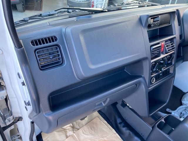 NT100クリッパートラック DX 4WD 5MT フロントドライブレコーダー エアコン パワーステアリング 運転席エアバッグ 助手席エアバッグ 記録簿 3枚リーフスプリング 取扱説明書 メンテナンスノート テールゲートチェーン 荷台マット(29枚目)