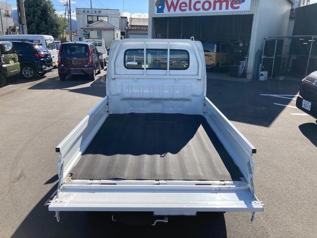 NT100クリッパートラック DX 4WD 5MT フロントドライブレコーダー エアコン パワーステアリング 運転席エアバッグ 助手席エアバッグ 記録簿 3枚リーフスプリング 取扱説明書 メンテナンスノート テールゲートチェーン 荷台マット(33枚目)