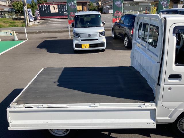 NT100クリッパートラック DX 4WD 5MT フロントドライブレコーダー エアコン パワーステアリング 運転席エアバッグ 助手席エアバッグ 記録簿 3枚リーフスプリング 取扱説明書 メンテナンスノート テールゲートチェーン 荷台マット(35枚目)