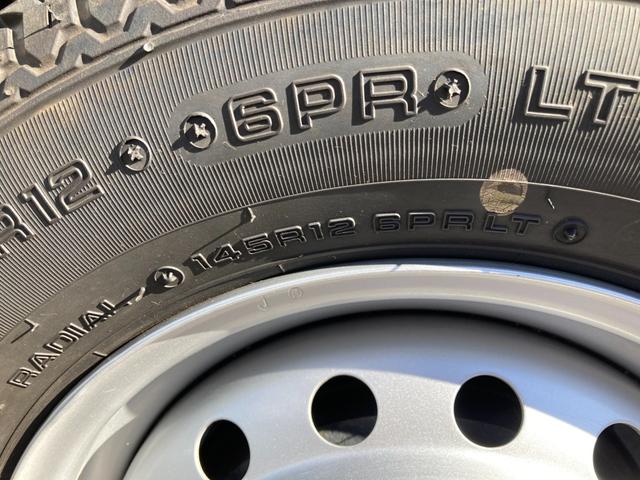 NT100クリッパートラック DX 4WD 5MT フロントドライブレコーダー エアコン パワーステアリング 運転席エアバッグ 助手席エアバッグ 記録簿 3枚リーフスプリング 取扱説明書 メンテナンスノート テールゲートチェーン 荷台マット(39枚目)