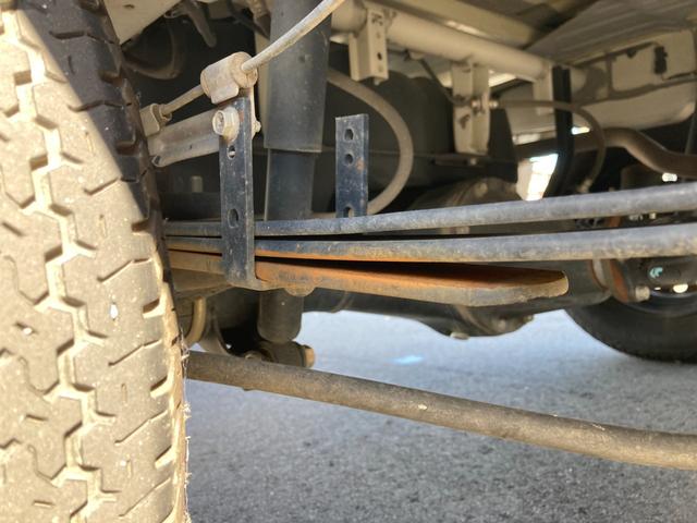 NT100クリッパートラック DX 4WD 5MT フロントドライブレコーダー エアコン パワーステアリング 運転席エアバッグ 助手席エアバッグ 記録簿 3枚リーフスプリング 取扱説明書 メンテナンスノート テールゲートチェーン 荷台マット(41枚目)